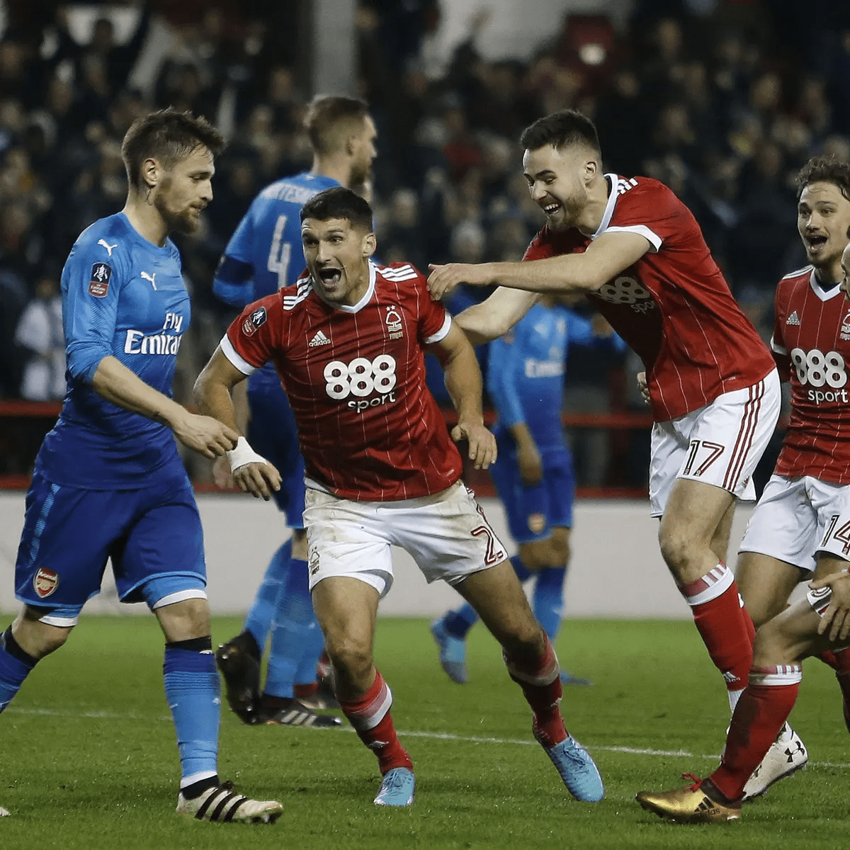 通过结合国 通过结合国